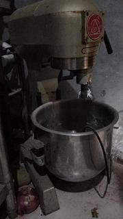 出售打蛋机，配件齐全，可和面