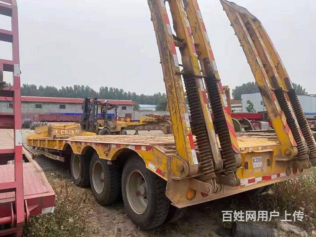 13米二手钩机板半挂车 广东富华桥 宽3米的图片