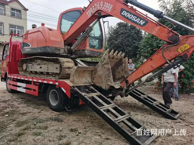 豪曼大运蓝牌拖车多少钱 报价 拉80挖机包上户的图片