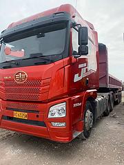 国五解放JH6 牵引车550马力带8.5米一体挂