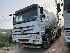 豪沃​二手搅拌车 国五 大14方 后八轮380马力
