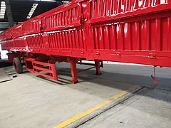 咸阳2021年13米标箱侧翻半挂车，坚固耐用