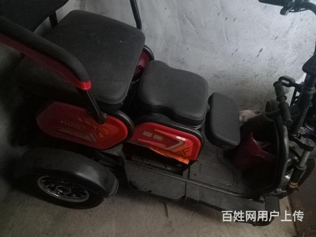 九成新.老人代步三轮电车的图片