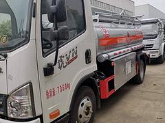 102马力新款东风5吨油罐车 运油车清仓出售