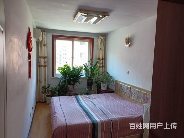 珠江四中蓝海城三楼70平两室一厅，精装修，空调，冰箱，热水器的图片