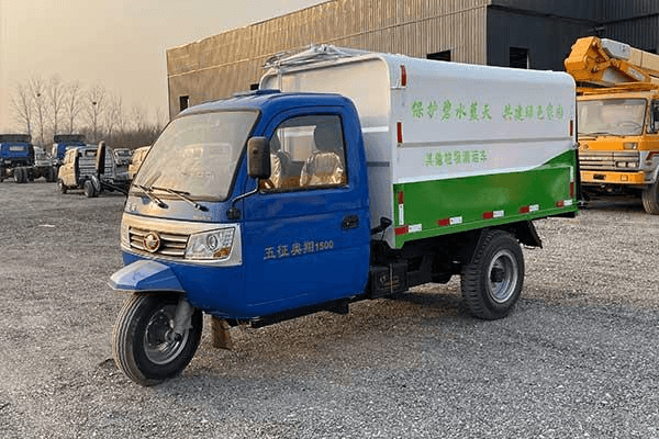 五征柴油三轮挂桶垃圾车