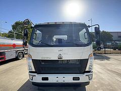 重汽豪沃7吨油罐车  新款上市 心动不如行动