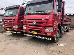 出售17年国5豪沃重型前四后八自卸车，货箱7米8