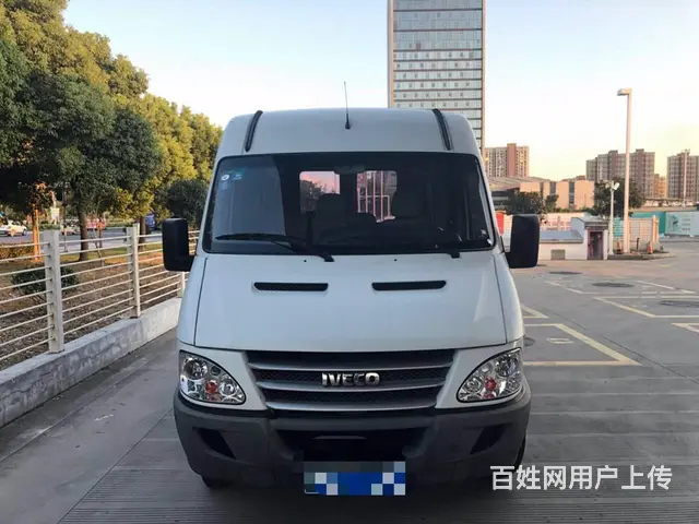 依维柯长轴6坐车况精品包过户支持分期的图片