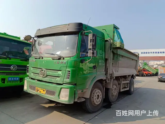 2019年三环昊龙前四后四小三桥自卸货车的图片