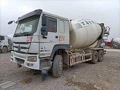 出售18年二手豪沃搅拌车 大14方 380马力