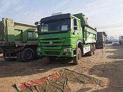 出售5.6米二手豪沃自卸车 380马力后八轮U型斗