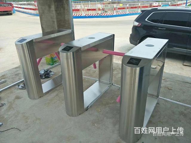 阿里改则电动伸缩门多钱一米岗亭旗杆车牌识别厂家的图片