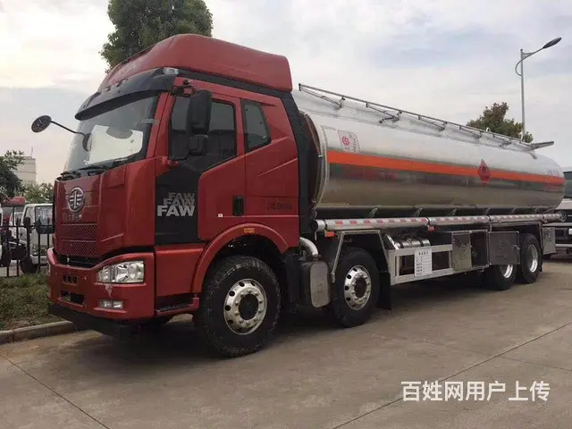 油罐车加油车，油罐车厂家报价 包上户，可分期的图片