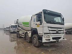 前四后八二手豪沃搅拌车 大20方 国五 380马力