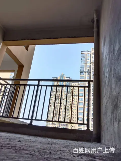 公园里 普通住宅 毛坯房的图片