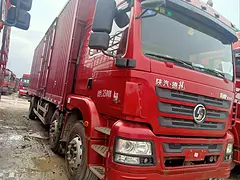 德龙17年国五前四后四箱式货车9.6米245马力