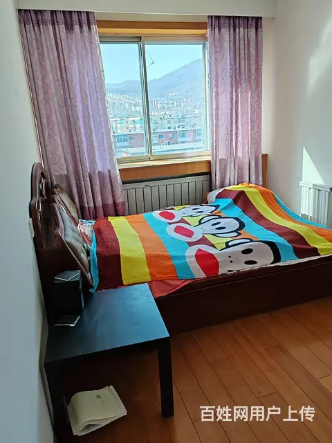 南地三职高后步梯8楼屋内有床衣柜热水器烟机的图片