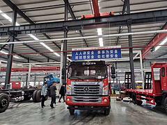 大运征途平板运输车 拉135挖机铲车平板车 分期付