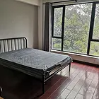 大面积单间，落地窗，阳光充足，视野开阔，出行方便