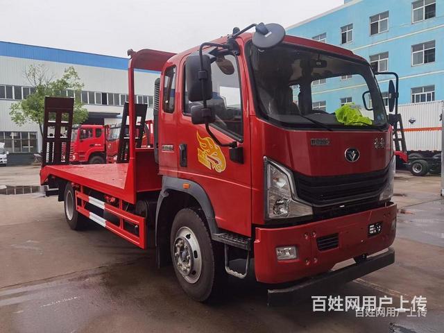 成都大运东风220挖机平板运输车低价出售数量有限正规厂家包送的图片