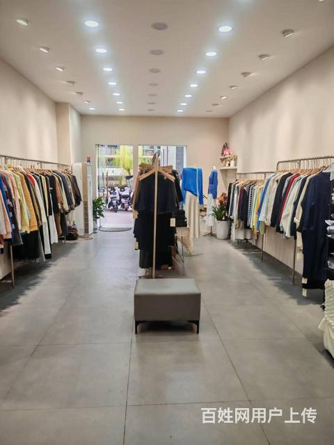 ((优选))  恒泰城果商业街服装店转让，行业不限的图片