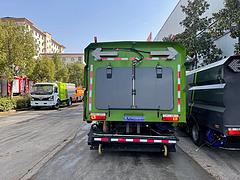 东风福瑞卡8.5方后置吸尘车，公吿现车特价处理