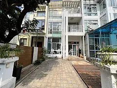 凤翠苑阳光别墅 三层半四房大露台 南向双阳台家电全