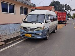 金龙14座面包车