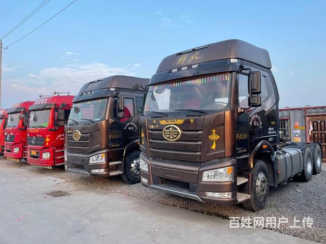 二手解放牵引车460马力国五轻体锡柴发动机咖金色