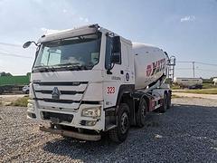 18年国五二手豪沃搅拌车大20方380马力前四后八