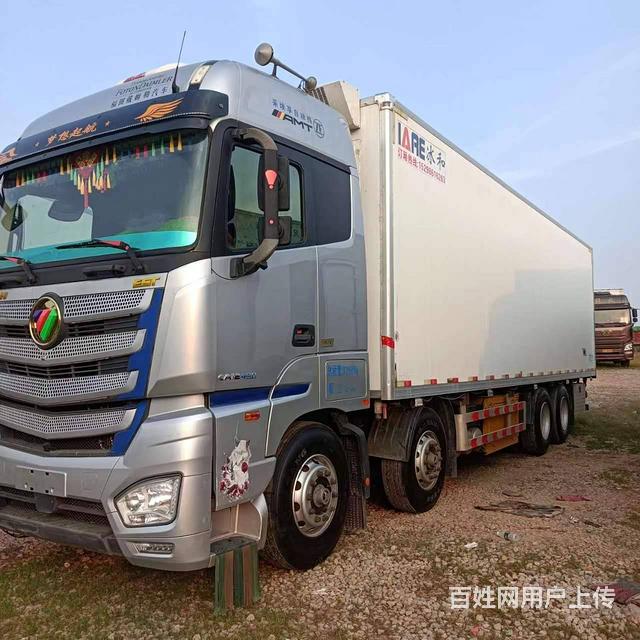 个人急售一年的欧曼9.6米冷藏车的图片