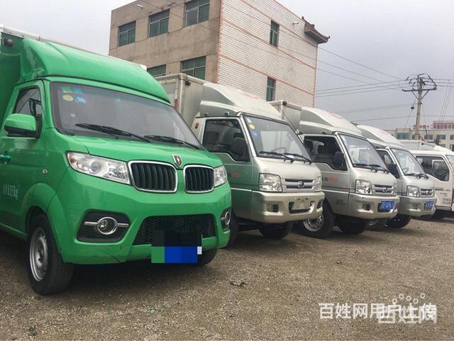 两台原装油气两用的图片