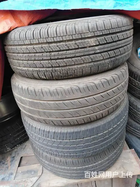 卖轿车轮胎的图片