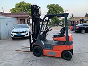 进口丰田2吨二手电动叉车，九成新带侧移二手叉车个人