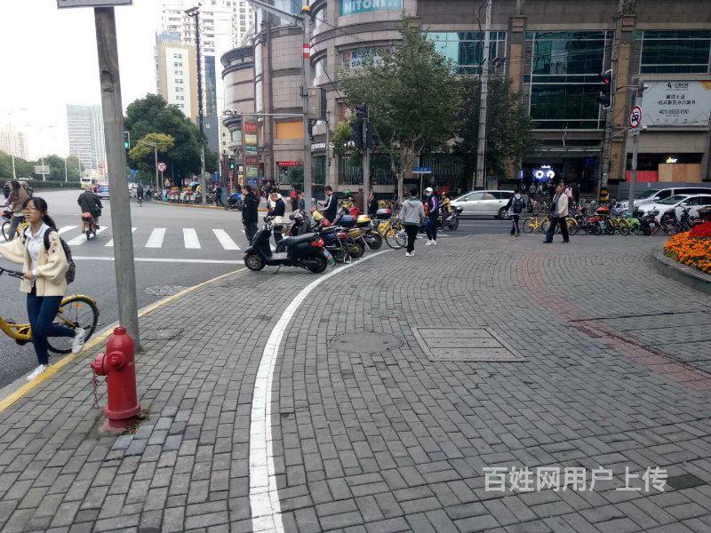 中山公园商圈长宁路沿街地铁2号线招商银行租客