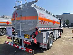 东风大多利卡8吨油罐车 便宜处理为老板省钱