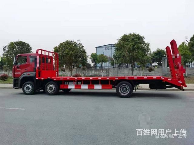 国六重汽豪沃小三轴平板拖车特价处理的图片