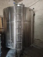 出售五吨不锈钢罐和吨桶