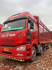 解放9.6米前四后八高栏350马力国四车