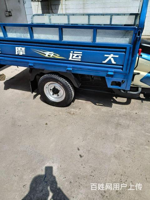 大运摩托三轮车的图片
