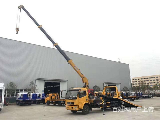东风多利卡一拖二清障车配徐工4吨吊机  价格实惠的图片