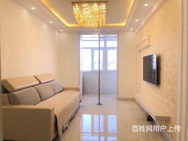 真实！市府广场地铁口附近，翻新装修，首次出租的图片