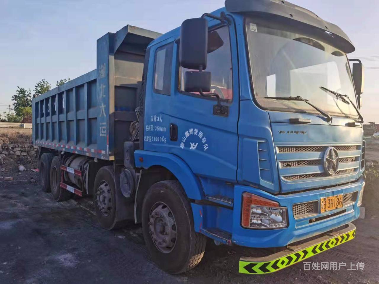 17年12月国五湖北大运前四后八自卸车300马力