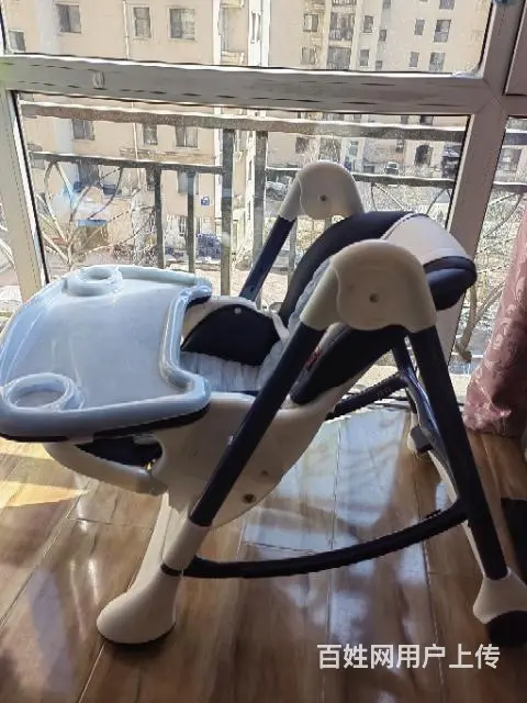 婴儿餐椅的图片