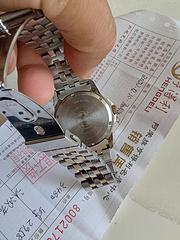 本人戴的西铁城手表出卖