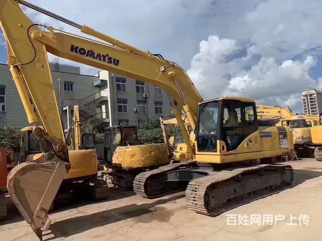 本地出售极品小松220-7二手挖掘机，手续齐可按揭的图片