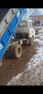 奔驰 自卸车