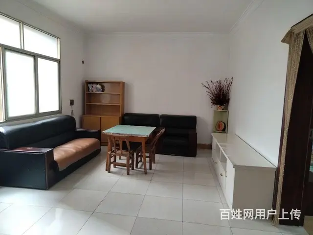 三中对面大市场旁2楼2房88平出租700的图片