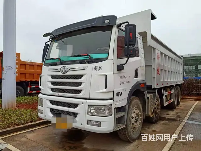 二手轻量化国五解放前四后八自卸290马力6米5货箱的图片